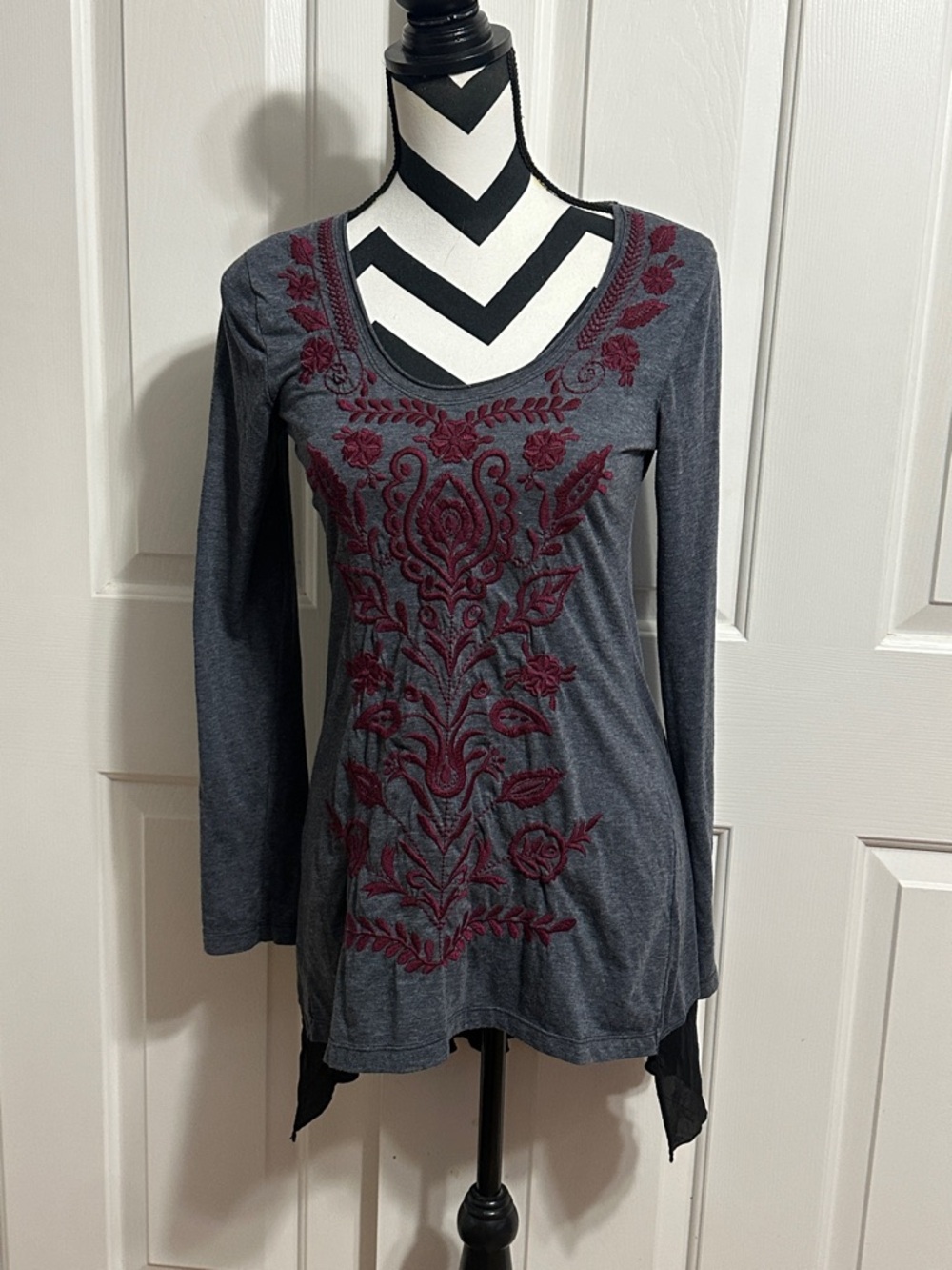 Johnny Was Women’s Gray Long-Sleeve Tunic with Burgundy Embroidery